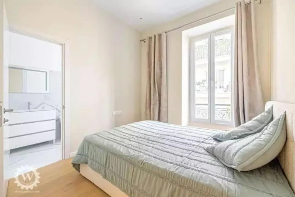 Luxuriously Furnished Bright Newly Renovated Oasis Apartment Nice