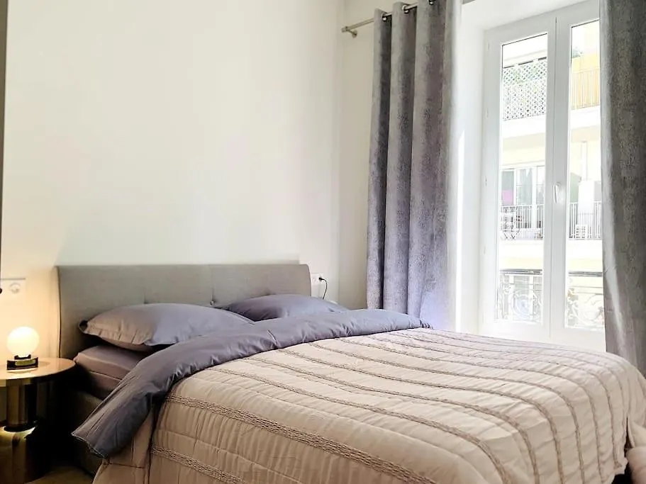 Luxuriously Furnished Bright Newly Renovated Oasis Apartment Nice