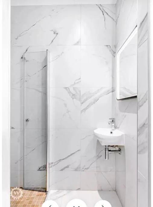 Luxuriously Furnished Bright Newly Renovated Oasis Apartment Nice