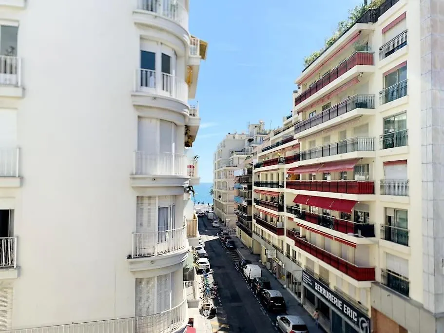Luxuriously Furnished Bright Newly Renovated Oasis Apartment Nice France