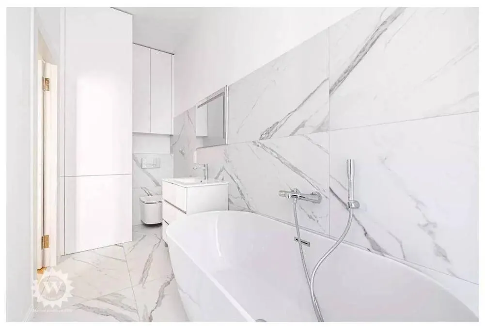 Luxuriously Furnished Bright Newly Renovated Oasis Apartment Nice