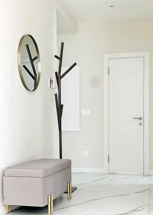 Luxuriously Furnished Bright Newly Renovated Oasis Apartment Nice