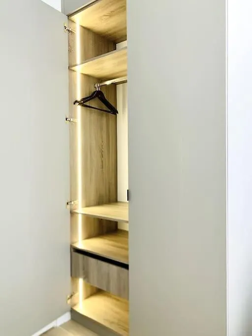 Luxuriously Furnished Bright Newly Renovated Oasis Apartment Nice