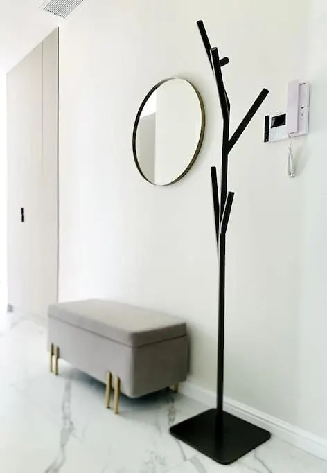 Luxuriously Furnished Bright Newly Renovated Oasis Apartment Nice 0*,