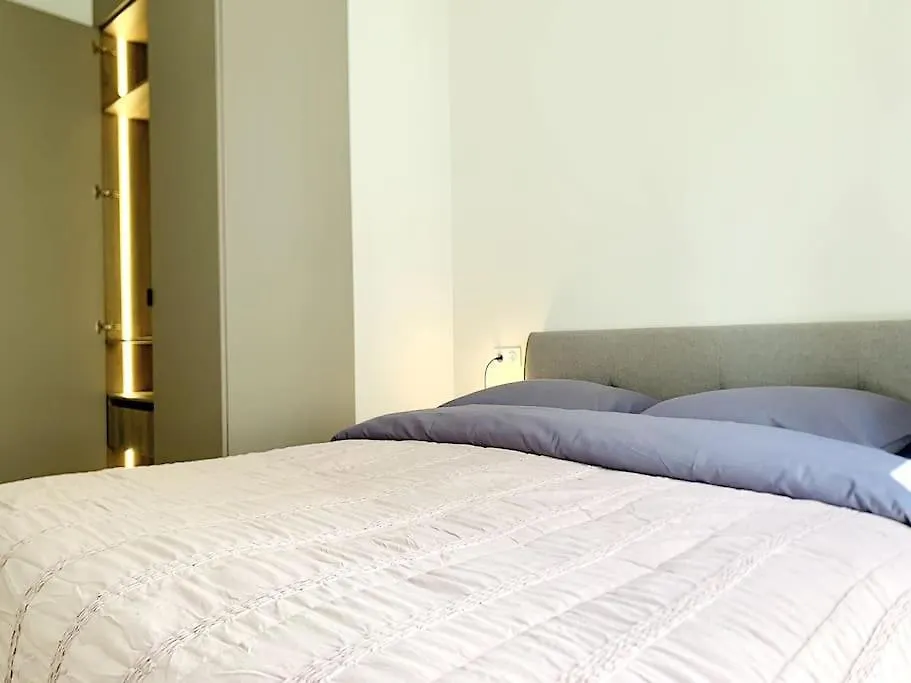 Luxuriously Furnished Bright Newly Renovated Oasis Apartment Nice