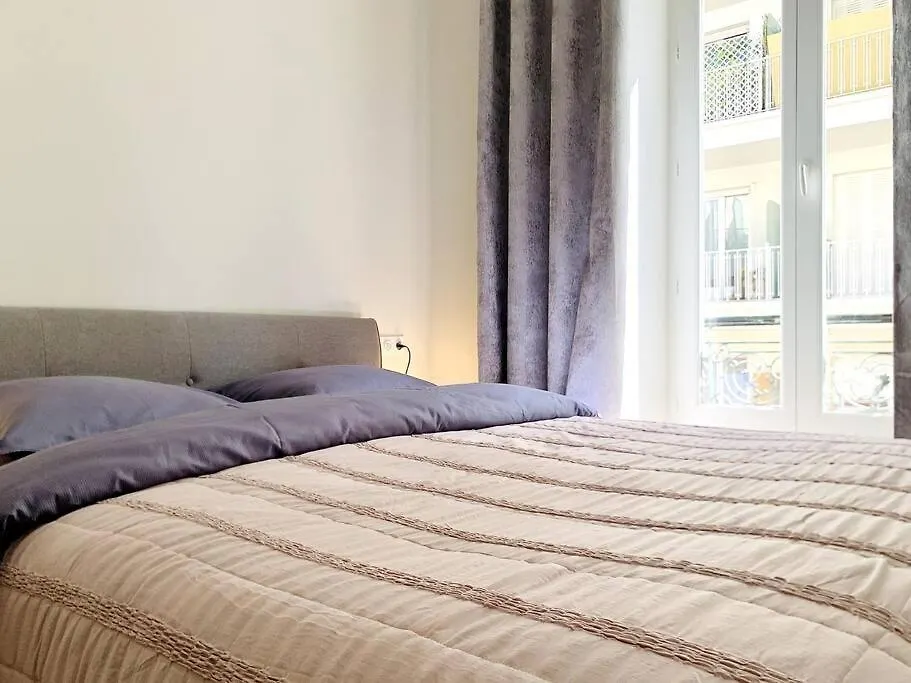 Luxuriously Furnished Bright Newly Renovated Oasis Apartment Nice