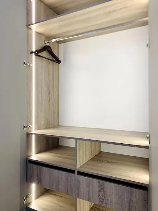 Luxuriously Furnished Bright Newly Renovated Oasis Apartment Nice