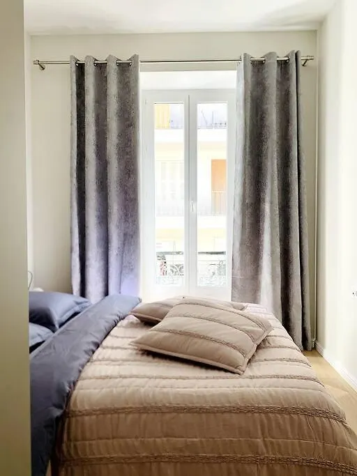 Luxuriously Furnished Bright Newly Renovated Oasis Apartment Nice