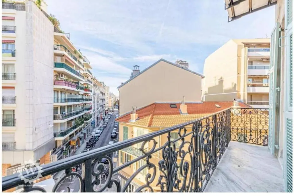 Luxuriously Furnished Bright Newly Renovated Oasis Apartment Nice