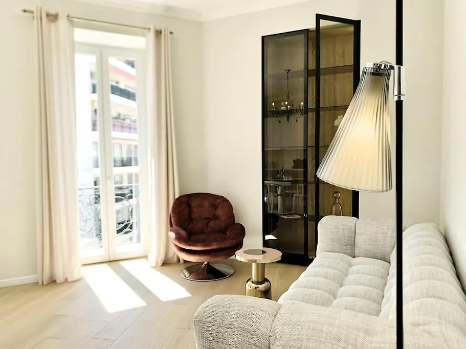 Luxuriously Furnished Bright Newly Renovated Oasis Apartment Nice 0*,